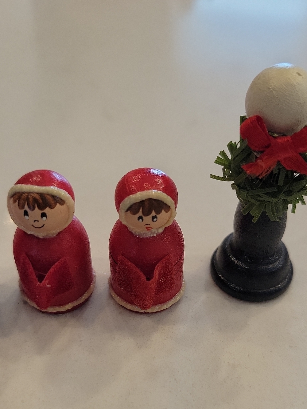 Vintage Christmas Carolers Minatures - Picture 5 of 5